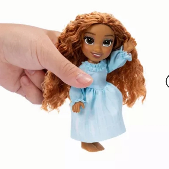 Disney’s The Little Mermaid Ariel, Ursula & Eric 6" Petite Doll Gift Set - Picture 4 of 12